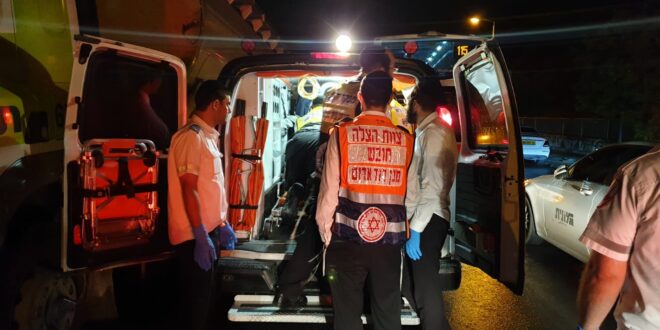 רכב התנגש באוטובוס חונה בבית שמש, בן 40 נהרג - מד"א ירושלים לילה